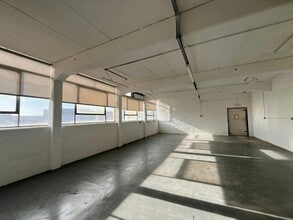 Westbourne St, High Wycombe to rent Building Photo- Image 2 of 2
