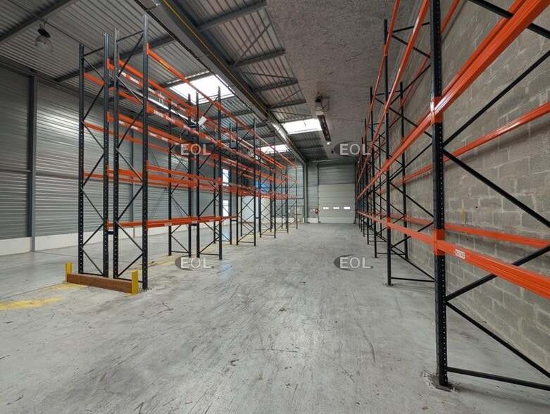 Industrial in Thiais to rent - Interior Photo - Image 2 of 13