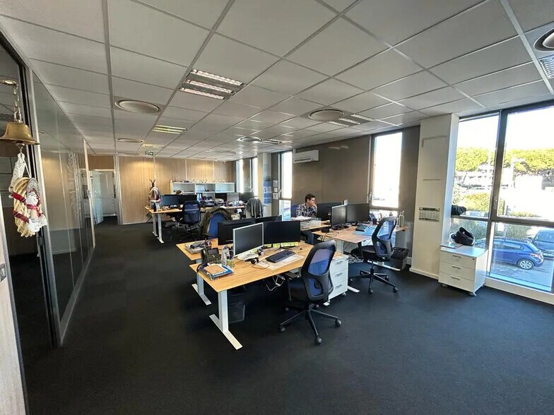 Office in Marseille for sale - Interior Photo - Image 2 of 9