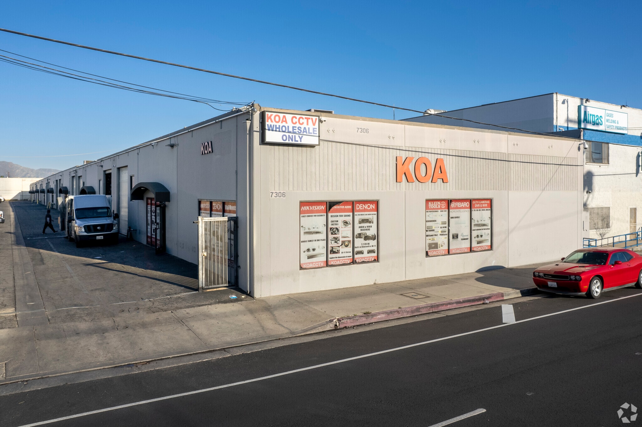 7306 Coldwater Canyon Ave, North Hollywood, CA to rent Primary Photo- Image 1 of 5