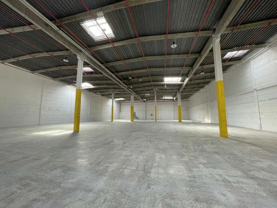 Light Industrial in Rosny-sous-Bois to rent Interior Photo- Image 1 of 8