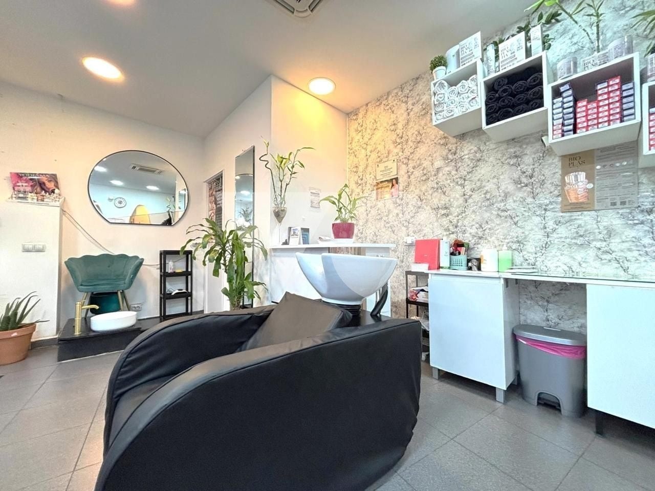 Retail in Madrid, Madrid to rent Interior Photo- Image 1 of 3