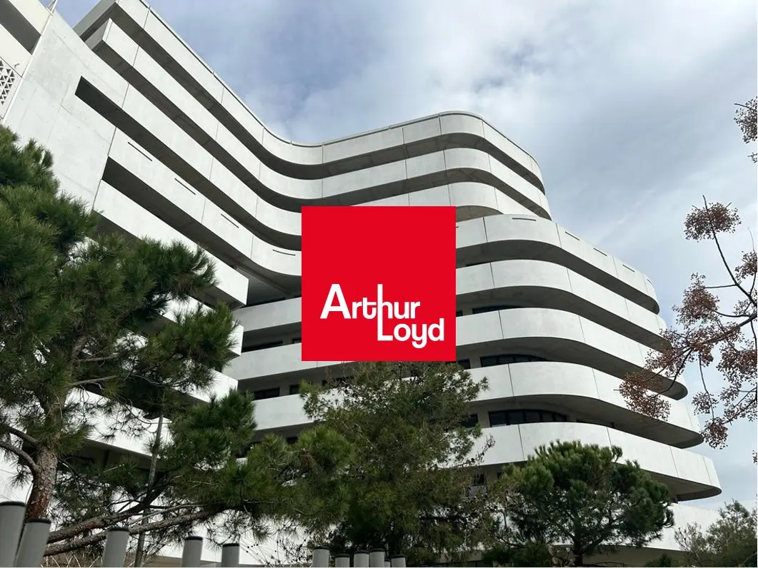 Office in Marseille to rent Building Photo- Image 1 of 8