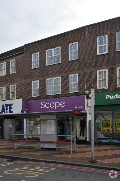 39 London Rd, Morden to rent - Primary Photo - Image 1 of 3