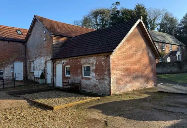 Unnamed Rd, West Hill to rent Primary Photo- Image 1 of 4