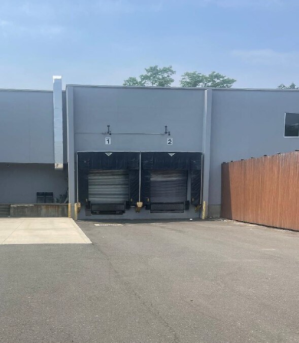 76 Progress Dr, Stamford, CT to rent Building Photo- Image 1 of 3