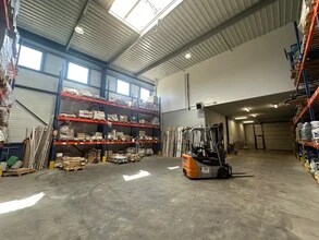 Light Industrial in Cormeilles-en-Parisis to rent Interior Photo- Image 1 of 7
