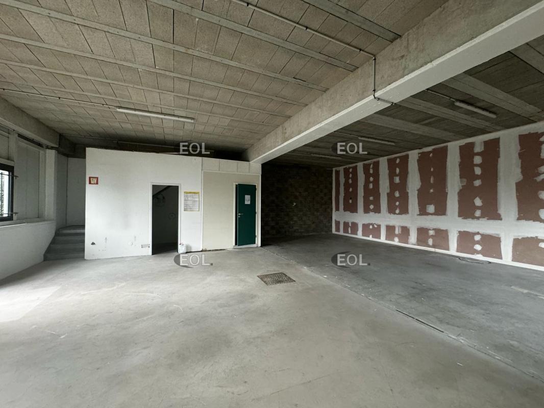 Light Industrial in Bondoufle to rent Interior Photo- Image 1 of 13
