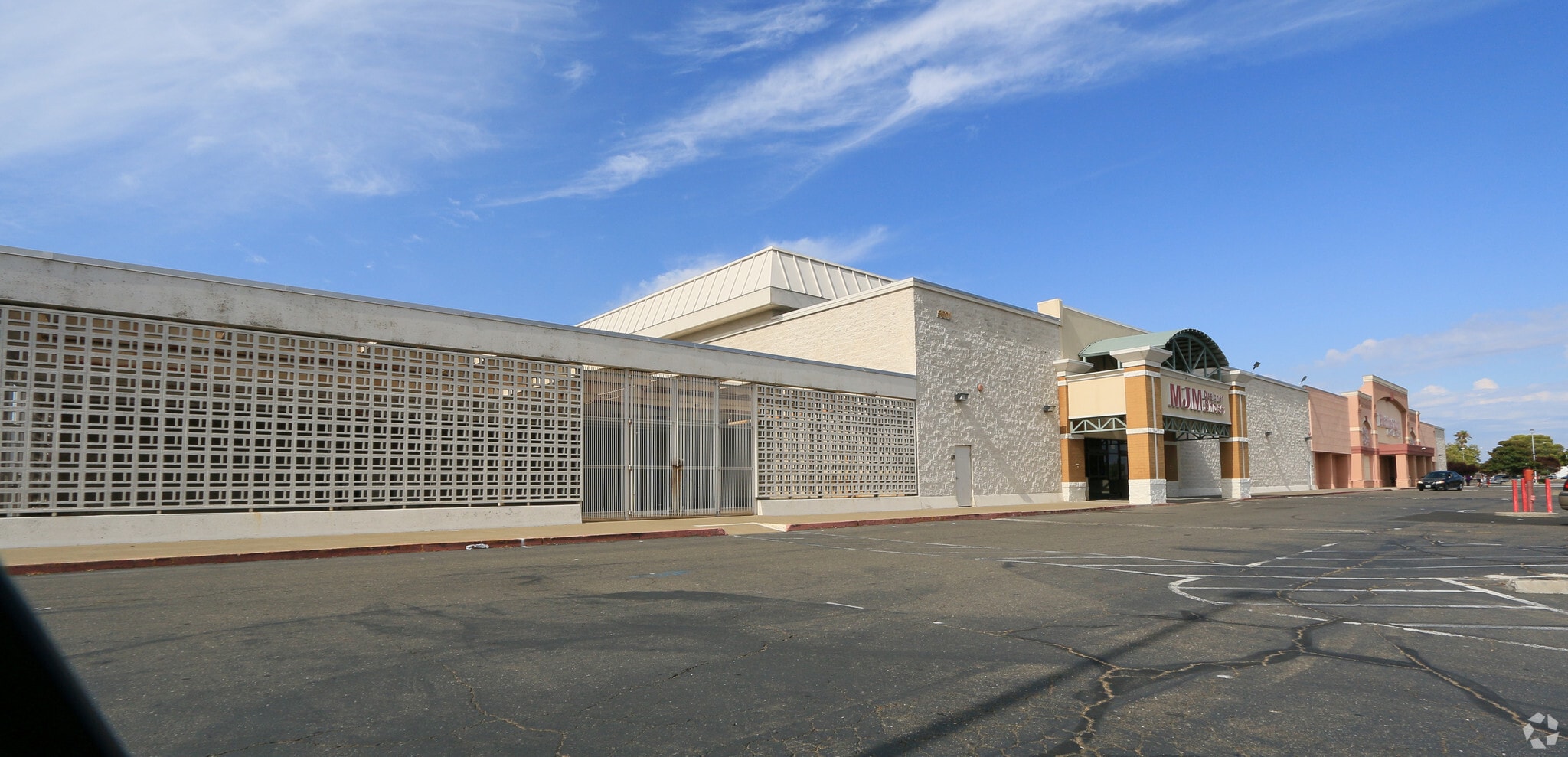 5601 Florin Rd, Sacramento, CA to rent Primary Photo- Image 1 of 10