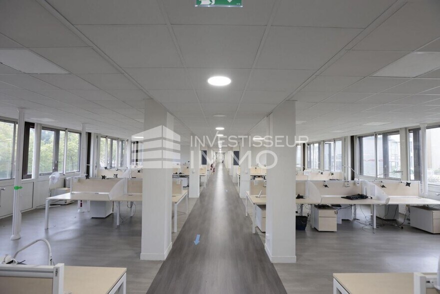 Office in Boissy Saint Leger to rent - Interior Photo - Image 2 of 7