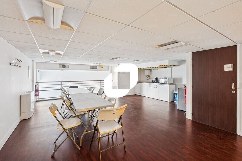 Industrial in Colombes to rent - Interior Photo - Image 3 of 16