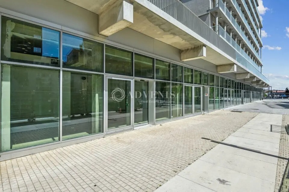 Retail in Saint-Ouen-sur-Seine to rent Interior Photo- Image 1 of 7