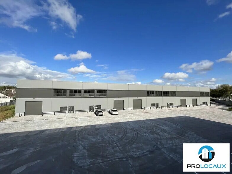 Light Industrial in Les Pavillons-sous-Bois to rent - Building Photo - Image 2 of 18