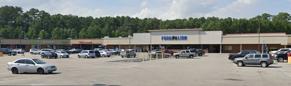 175 Freedom Way, Midway Park, NC to rent - Building Photo - Image 2 of 6