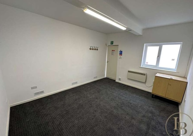 16A High St, Chesterfield, DBY S43 3UX - Unit 16 -  - Interior Photo - Image 2 of 2