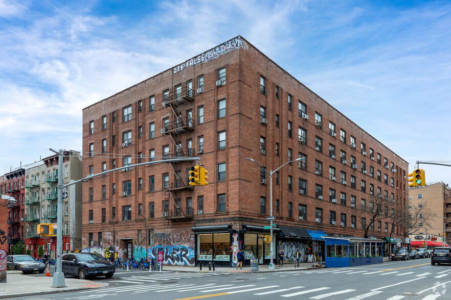 66 Avenue A, New York, NY for rent - Primary Photo - Image 1 of 6