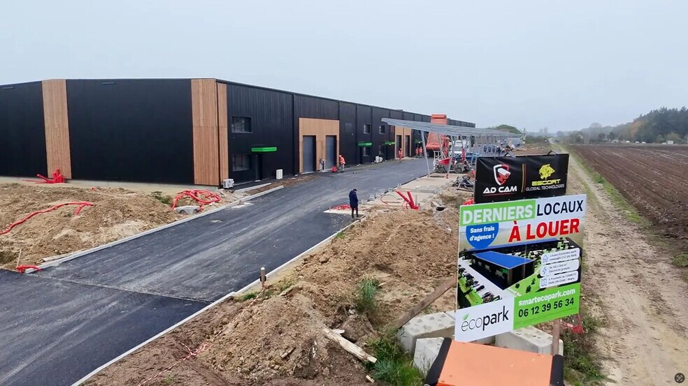 Light Industrial in Portet-sur-Garonne to rent - Building Photo - Image 1 of 12