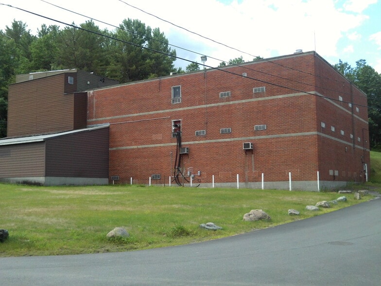 76 Pearl St, Springfield, VT to rent - Building Photo - Image 2 of 2