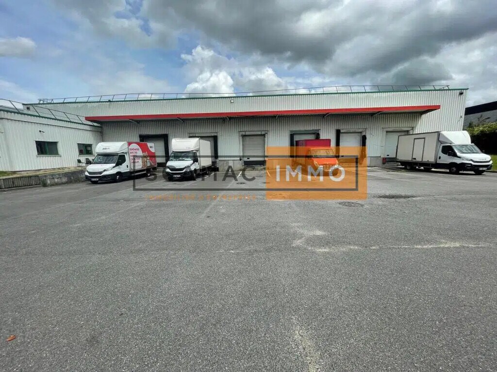 Location Local d'activités 2 800 m² - Photo 1