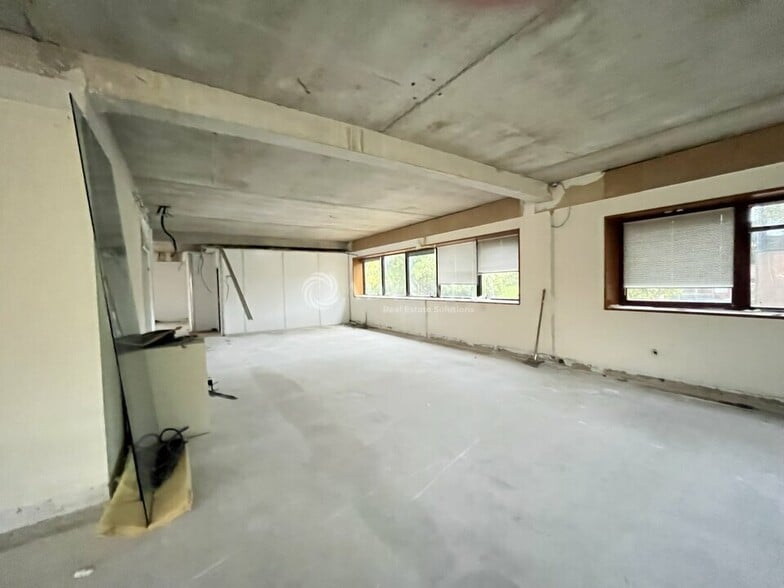 Office in Champs Sur Marne to rent - Interior Photo - Image 3 of 7