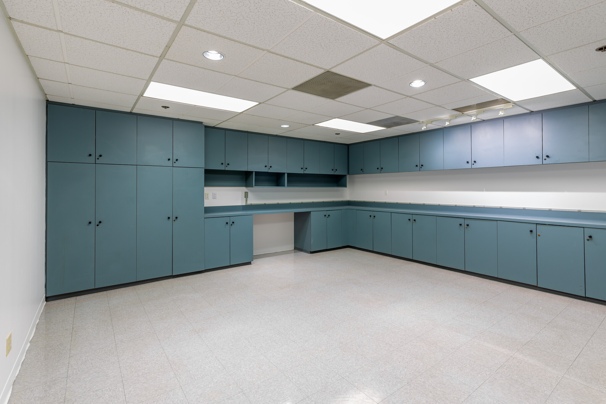 8730 W Sunset Blvd, West Hollywood, CA to rent Interior Photo- Image 1 of 8