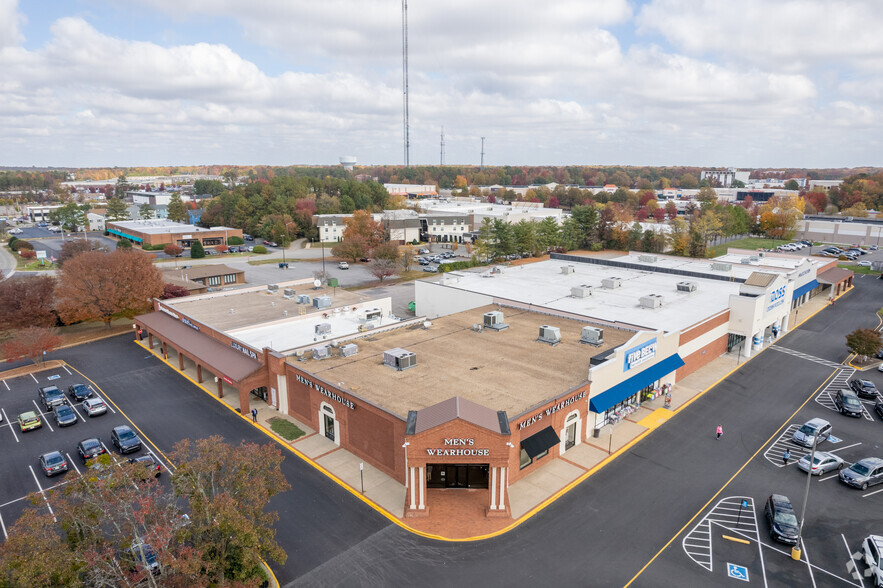 Chesterfield Towne Center portfolio of 4 properties for sale on LoopNet.co.uk - Primary Photo - Image 3 of 4