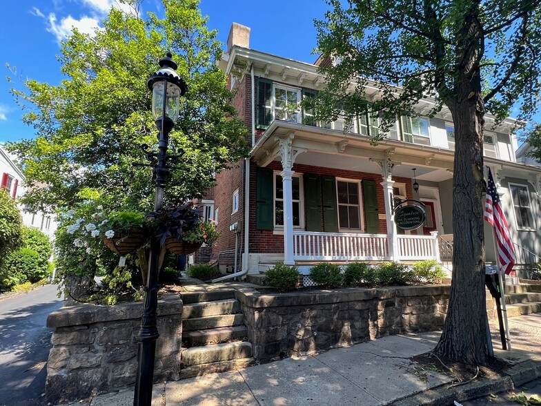 25 W Court St, Doylestown, PA for sale - Building Photo - Image 1 of 1