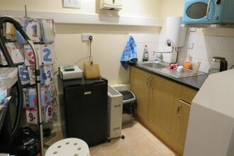 156C Rectory Rd, Farnborough to rent Interior Photo- Image 2 of 2