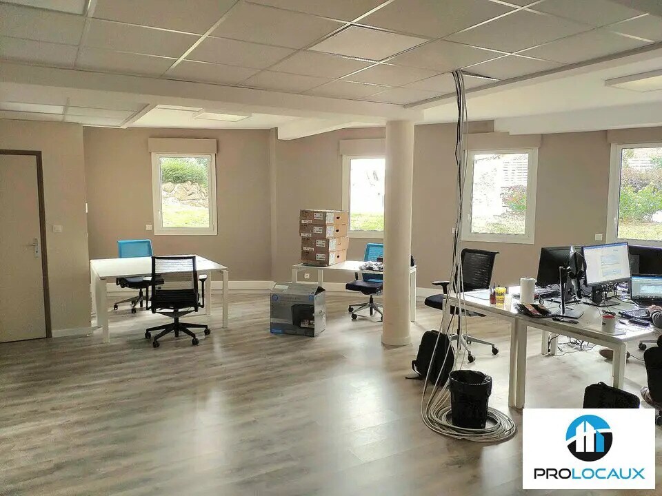 Office in Amiens to rent Primary Photo- Image 1 of 10
