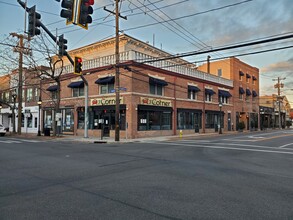 4 Prime Locations In Downtown Bayshore portfolio of 4 properties for sale on LoopNet.co.uk Building Photo- Image 1 of 9