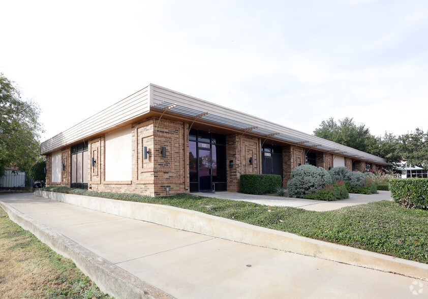 531 N Locust St, Denton, TX for rent - Primary Photo - Image 2 of 22