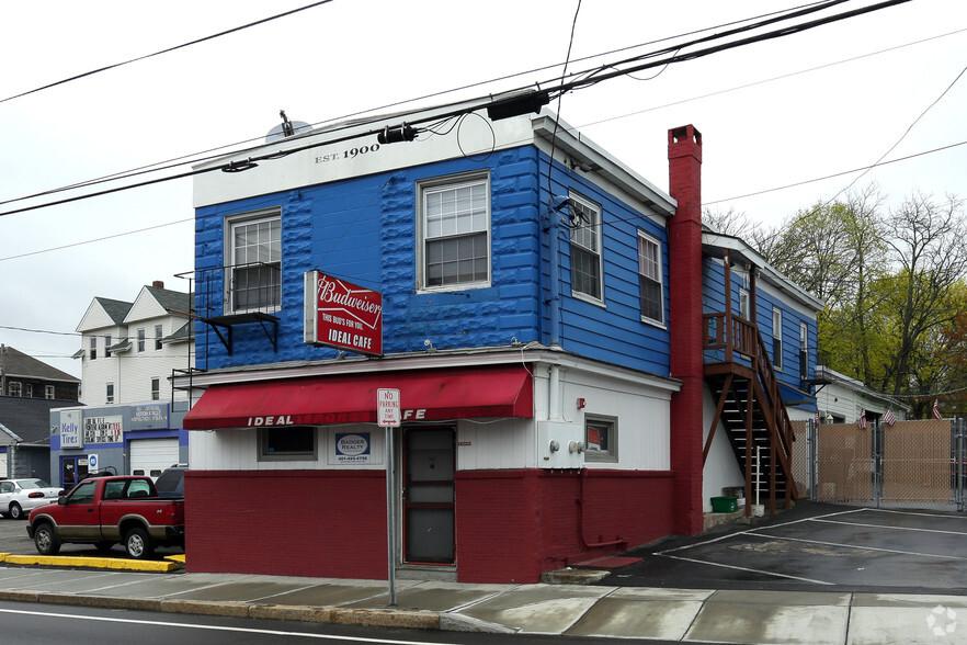 477 Dexter St, Central Falls, RI for sale - Primary Photo - Image 1 of 1