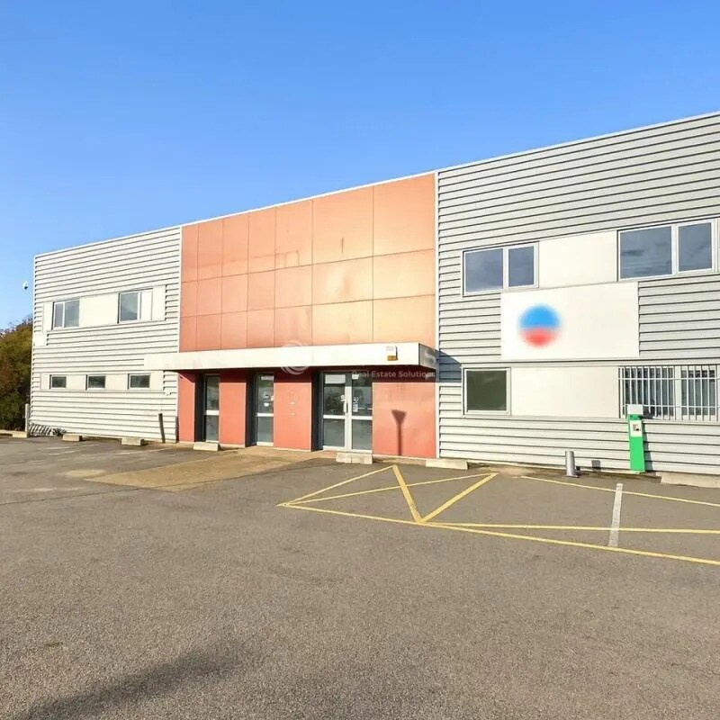 Light Industrial in Chanteloup-les-Vignes to rent Building Photo- Image 1 of 12
