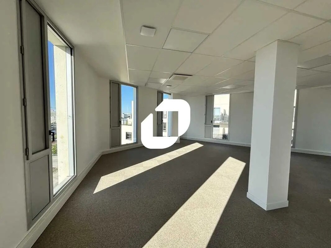 Office in Bordeaux to rent Building Photo- Image 1 of 15