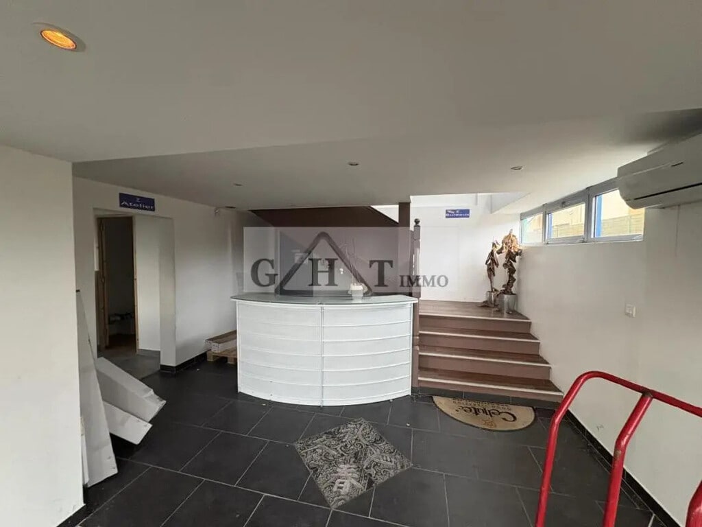 Location Bureaux 220 m² - Photo 1