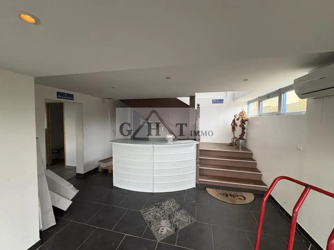 Industrial in BOISSY-L'AILLERIE to rent Interior Photo- Image 1 of 7