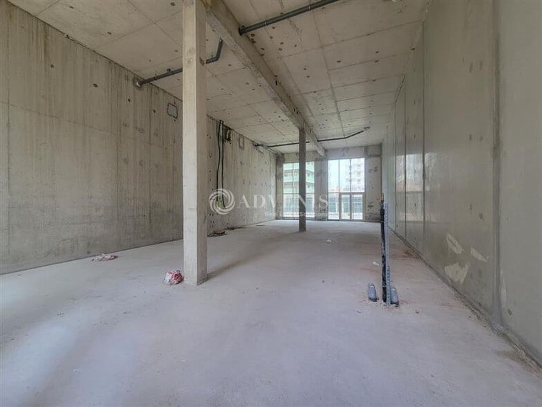 4 24 Rue Maya Angelou, Saint-Ouen-sur-Seine to rent - Interior Photo - Image 3 of 5