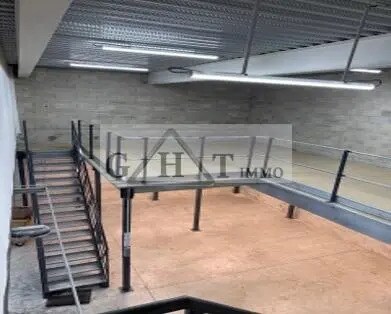Industrial in Villeneuve-la-Garenne to rent - Interior Photo - Image 2 of 3