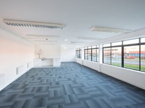 3-7 Hutton Sq, Livingston to rent Interior Photo- Image 2 of 2