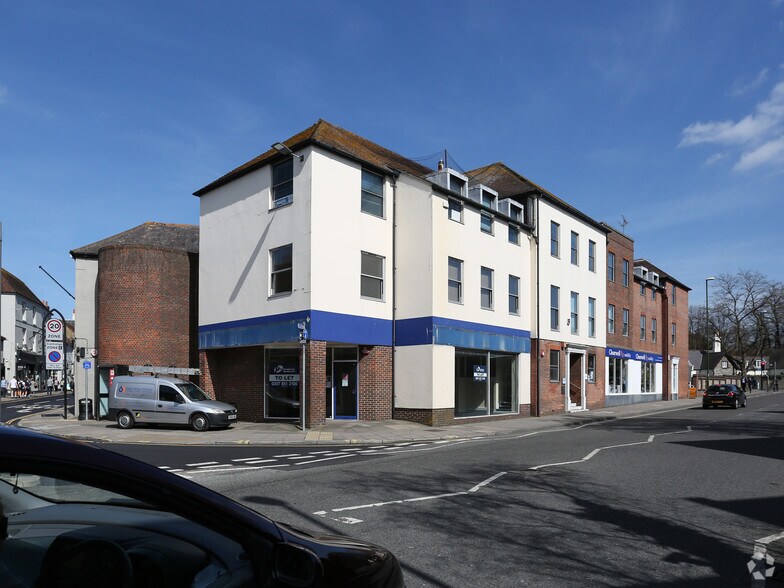 34 Southgate, Chichester for sale - Primary Photo - Image 1 of 1