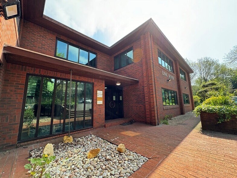 44A High St, Fareham to rent - Building Photo - Image 1 of 13