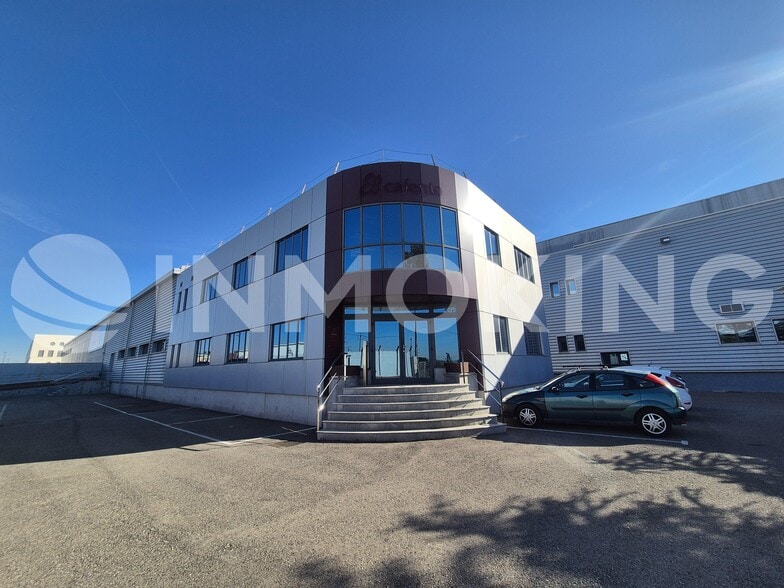 Industrial in Alzira, Valencia to rent - Primary Photo - Image 1 of 3