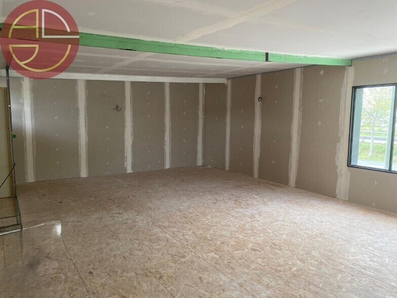 Retail in Muret to rent - Interior Photo - Image 3 of 5