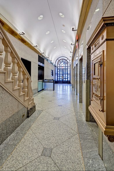 8 W 40th St, New York, NY for rent - Lobby - Image 1 of 6