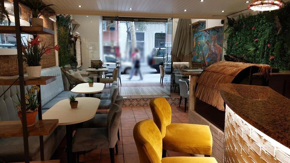 Retail in Barcelona, Barcelona to rent - Building Photo - Image 1 of 2