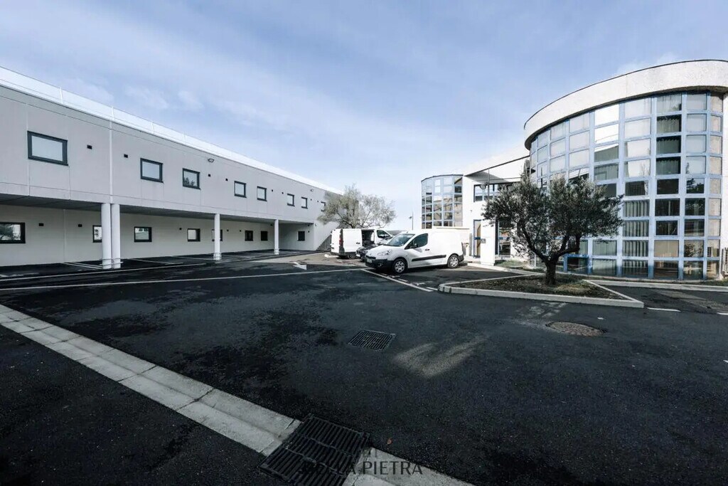 Vente Bureaux 2 494 m² - Photo 1