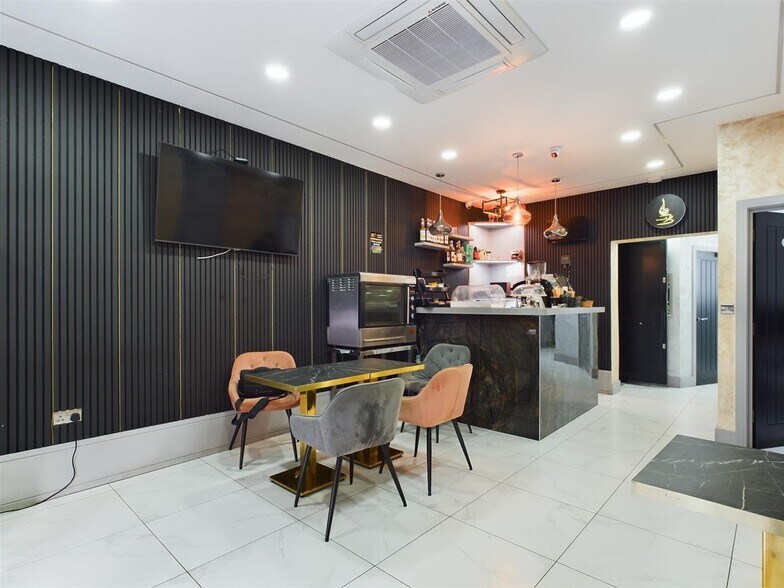 Hoe St, London to rent - Interior Photo - Image 2 of 6