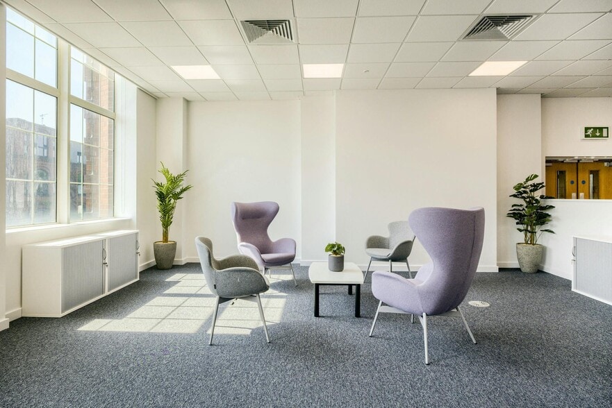 Courtaulds Way, Coventry to rent - Building Photo - Image 2 of 11