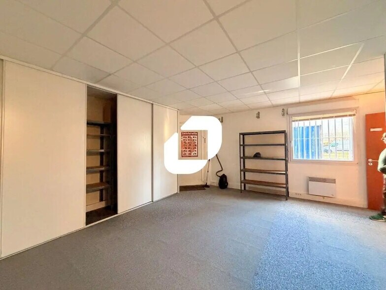 Office in Eybens to rent - Building Photo - Image 2 of 14