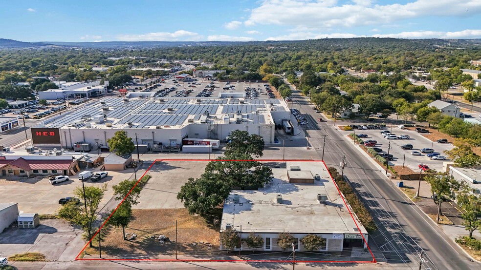 429 Jefferson St, Kerrville, TX for rent - Building Photo - Image 1 of 26